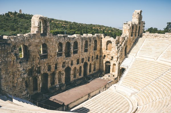 Pourquoi le théâtre antique de Lyon captive-t-il l'imagination des voyageurs et des historiens ?